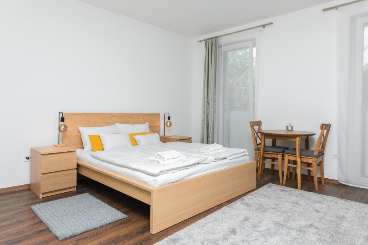 Westside Apartments By Urbanrent Budapest Eksteriør billede