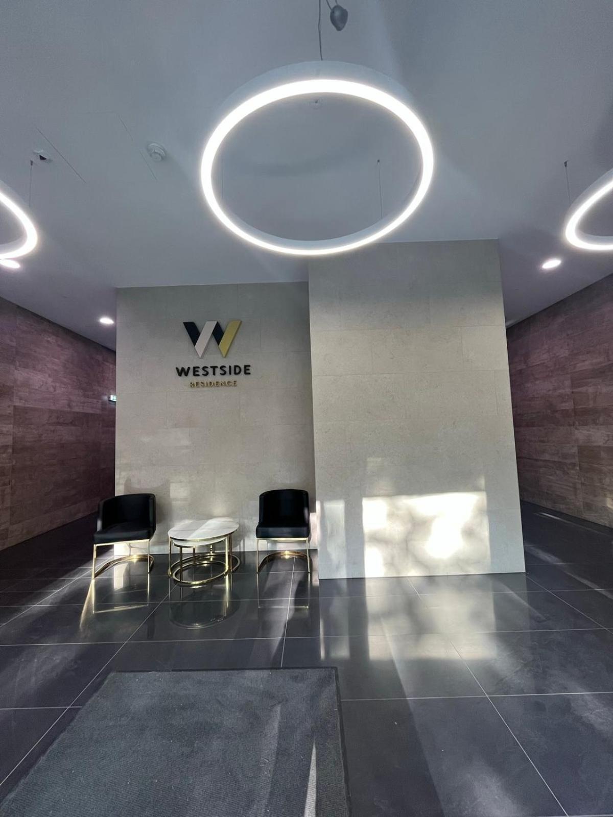 Westside Apartments By Urbanrent Budapest Eksteriør billede